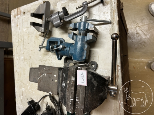 Bild 127 - Schraubzwingen Konvolut