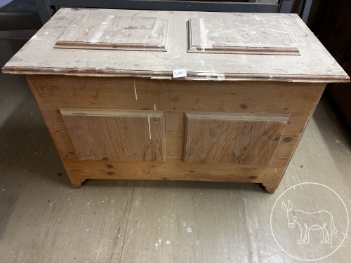 Bild 135 - Holztruhe