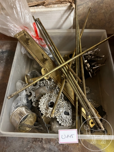 Bild 145 - Beschläge und Messingteile