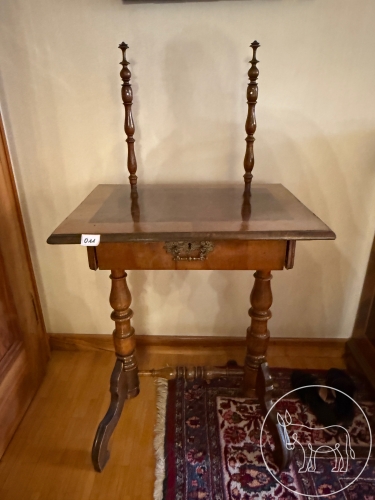 011 - Antikes Toilett-Tischchen