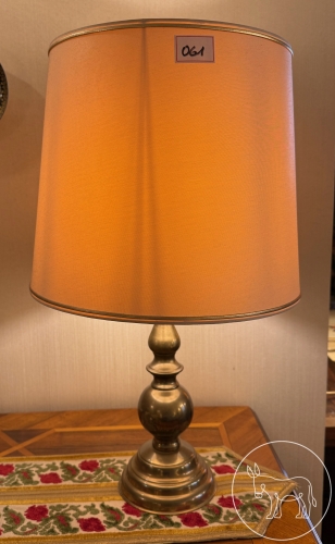 061 - Tischlampe mit Messingfuß