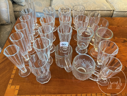 081 - geschliffenes Glas Konvolut