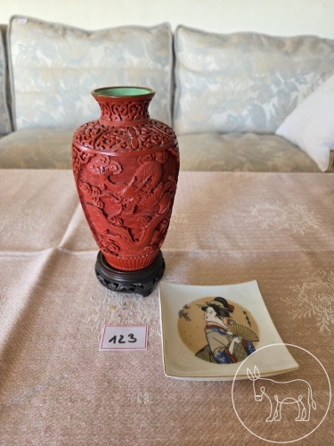 Bild 123 - Japanische Vase und Tellerchen