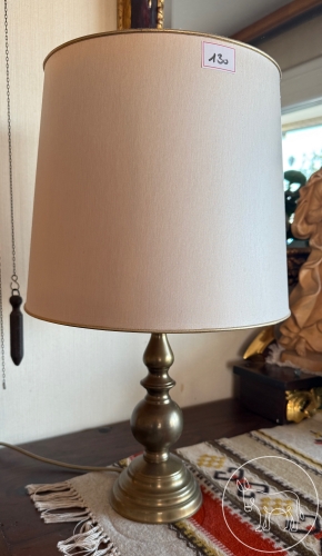 130 - Tischlampe mit Messingfuß