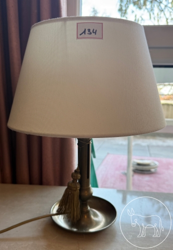 134 - Tischlampe mit Messingfuß