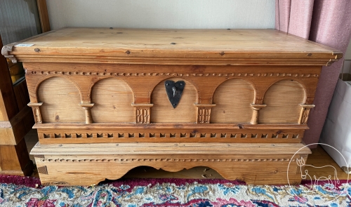 168 - antike bäuerliche Truhe