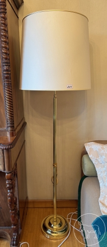 204 - Stehlampe mit Messingfuß