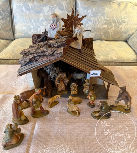 246 - Weihnachtskrippe geschnitzt