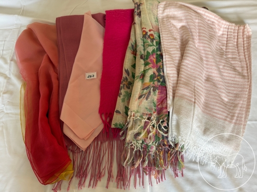 Bild 267 - Schals und Tücher Konvolut