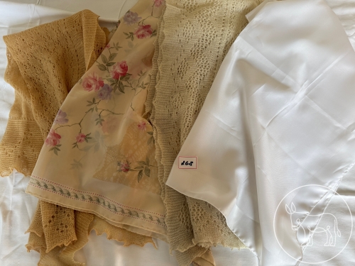 Bild 268 - Schals und Tücher Konvolut