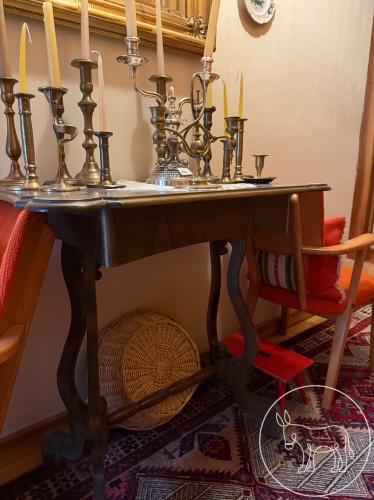 284 - Biedermeier Beistelltisch