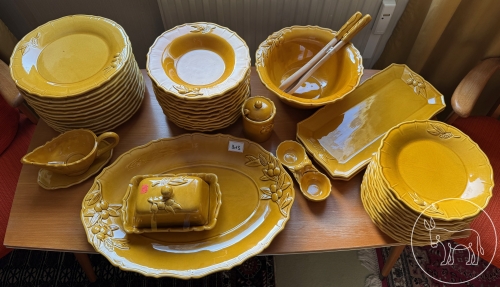 313 - Senffärbiges Geschirrservice