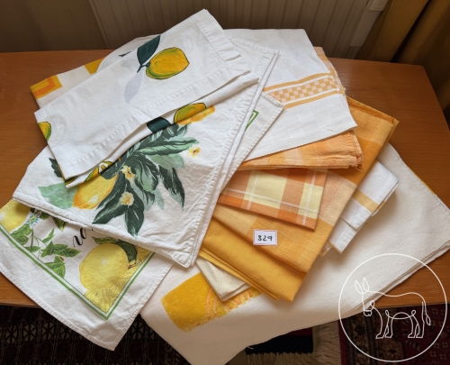 Bild 329 - Tischwäsche Konvolut 