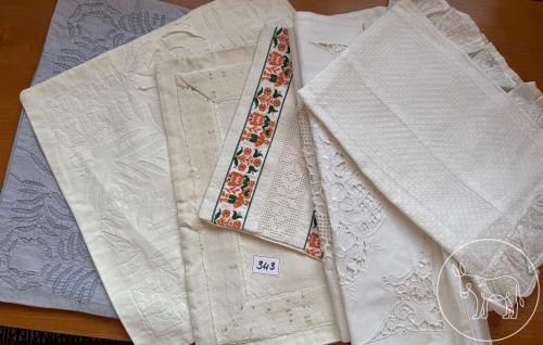 Bild 343 - Kissenbezüge Konvolut