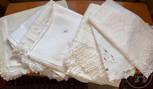 Bild 345 - Tischdecken Konvolut