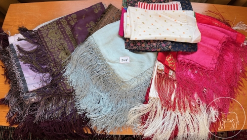 348 - Großes Tücher Konvolut