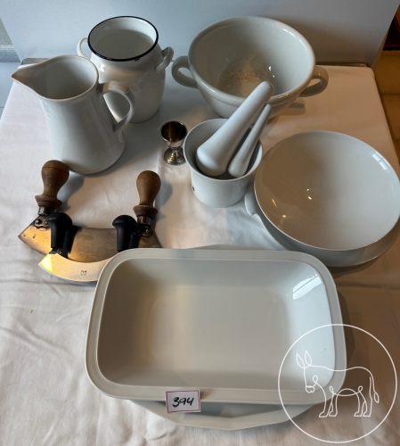 394 - Küchenhelfer und Geschirr