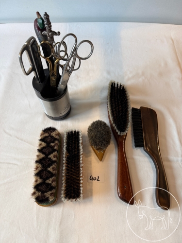 402 - Scheren und Kleiderb&uuml;rsten