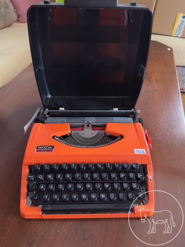023 - Mechanische Schreibmaschine