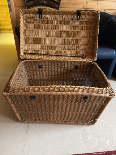 036 - Truhe aus Weidengeflecht