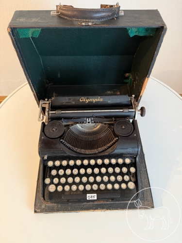 085 - Antike Schreibmaschine