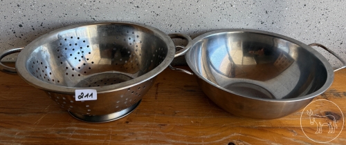 211 - Sieb und Schale mit Griffen