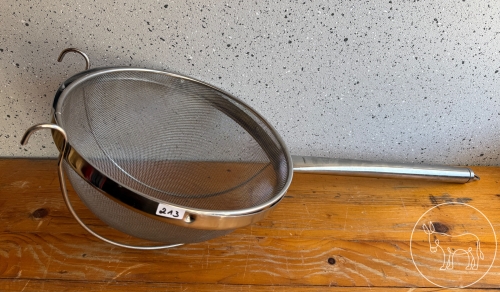Bild 213 - großes Sieb mit Stiel