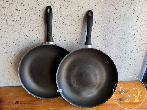 Bild 224 - 2 beschichtete Emailepfannen