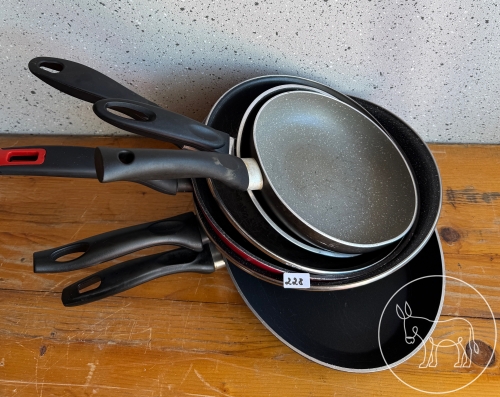 Bild 228 - Pfannenkonvolut