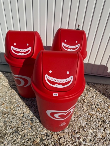 Bild 246 - 2 Eskimo Mülleimer mit Deckel