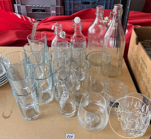Bild 270 - Diverse Gläser und Flaschen