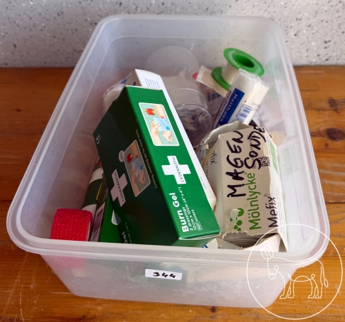 Bild 344 - Erste Hilfe Utensilien