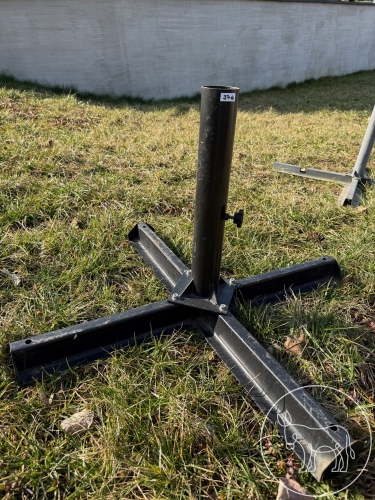 376 - Schirmständer Eisen / W.beton