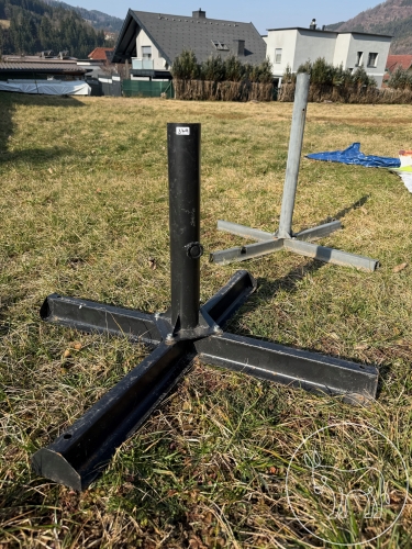 379 - Schirmständer Eisen / W.beton