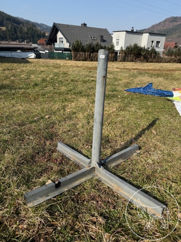 381 - Schirmständer Eisen / W.Beton