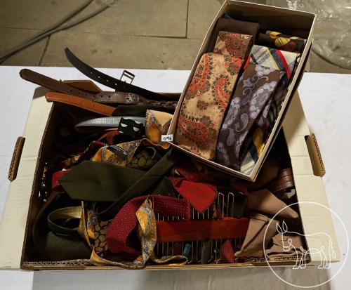 Bild 096 - Krawatten & Gürtel Konvolut