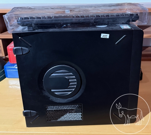 155 - Computer mit Tastatur