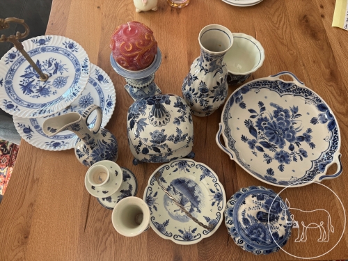 010 - Konvolut aus blauem Porzellan