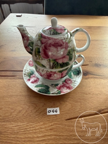 Bild 044 - Teetasse mit Kanne